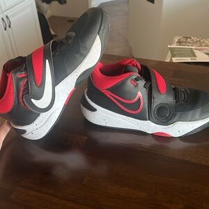 Nike size 5youth red and black basketball shoes